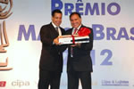 Votante sorteado recebendo
1 DVD Blu-Ray Player